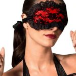 Venda con encaje rojo